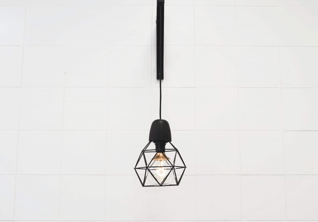 Minimalistyczny design lampy