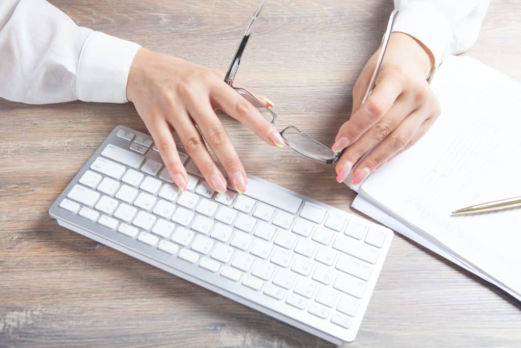 A copywriter is not a poet! How to write simply and meaningfully?